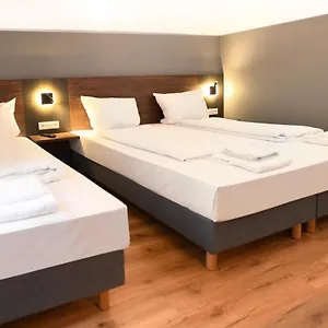 Hotel Apadana Frankfurt **
